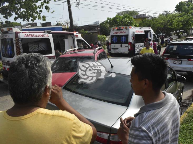 ¡Volaron las tortillas! Taxista provoca aparatoso accidente tras salir del mecánico en Coatzacoalcos (+Video)