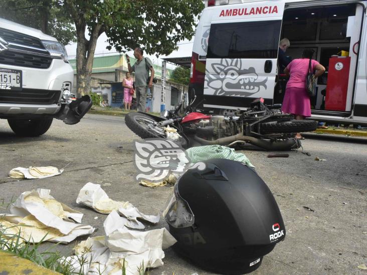 ¡Carambola! Taxista provoca aparatoso accidente en Coatzacoalcos