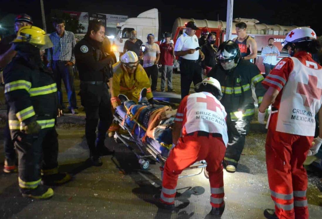 Carambola de tres autos y un tráiler en la Rafael Cuervo, en Veracruz (+Video)