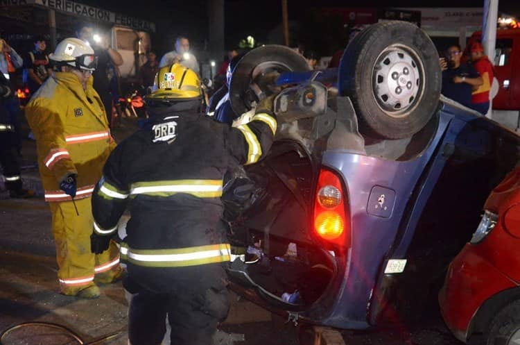 Carambola de tres autos y un tráiler en la Rafael Cuervo, en Veracruz (+Video)