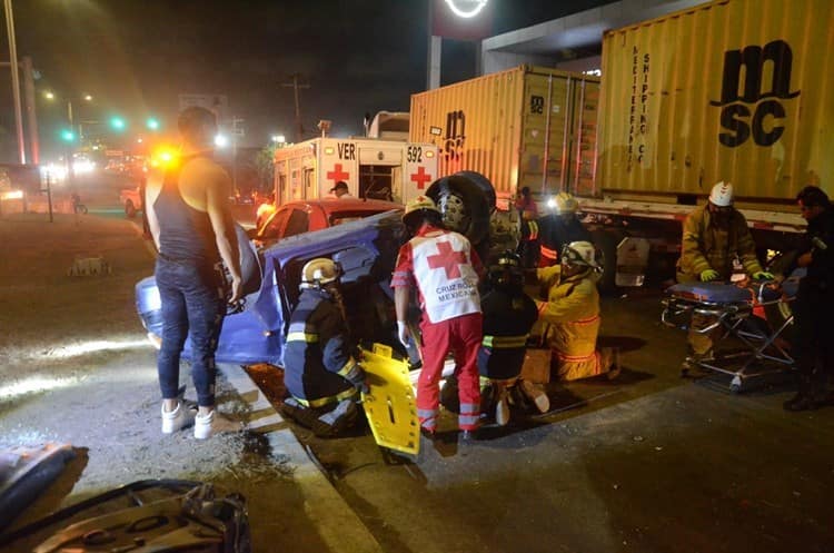 Carambola de tres autos y un tráiler en la Rafael Cuervo, en Veracruz (+Video)