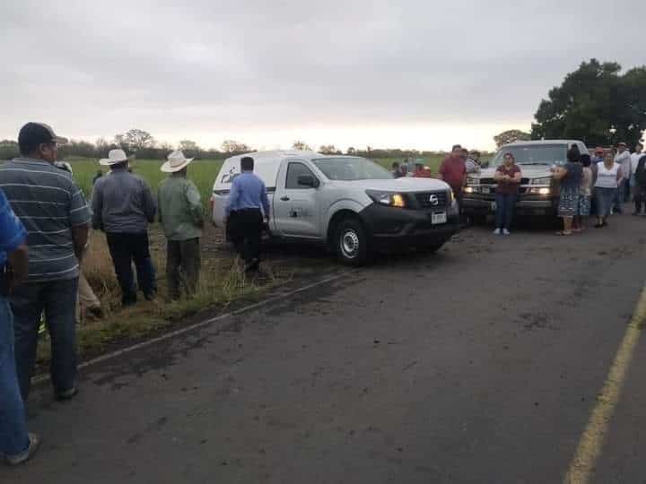 Conductor fallece al volcar su camioneta en Camarón de Tejeda; queda entre los cañales