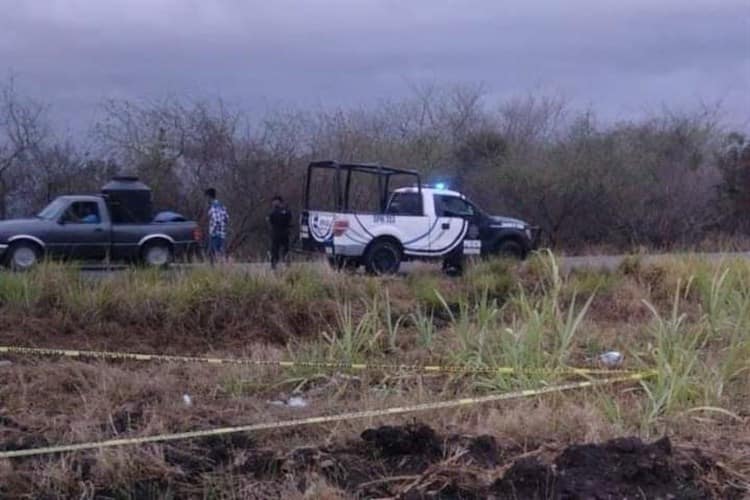 Conductor fallece al volcar su camioneta en Camarón de Tejeda; queda entre los cañales