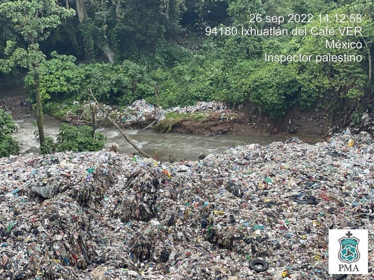 ¡Ecocidio! PMA multa al Ayuntamiento de Ixhuatlán del Café por arrojar toneladas de basura a río (+Video)