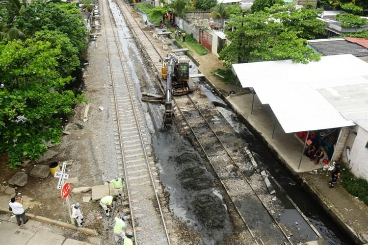 Benefician a los vecinos: limpian zona aledaña a vías del ferrocarril