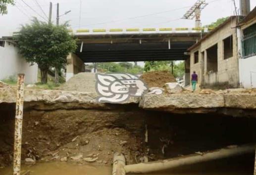 Por losas rotas, sigue cerrada esta calle de Coatzacoalcos (+Vídeo)
