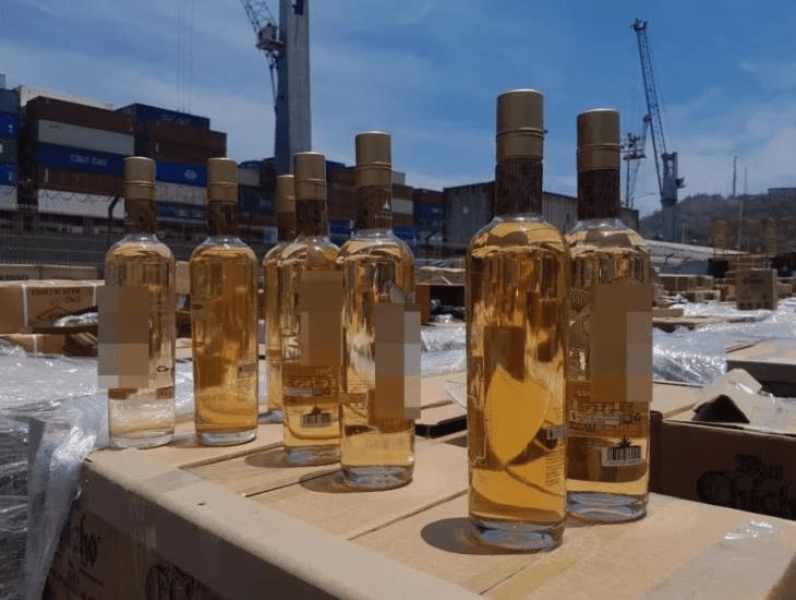 Descubren 9 mil kilos de metanfetamina en botellas de tequila; intentaban sacarlo de México