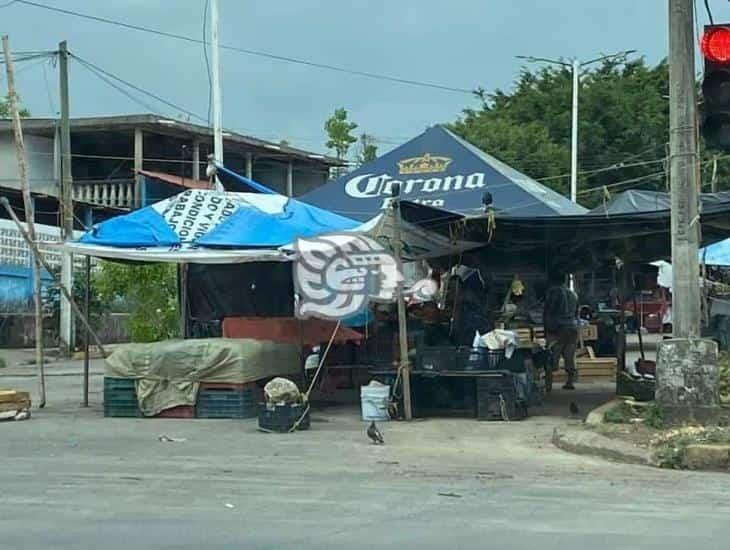 ¡Vecinos lanzan ultimátum! exigen liberación de calle en Minatitlán