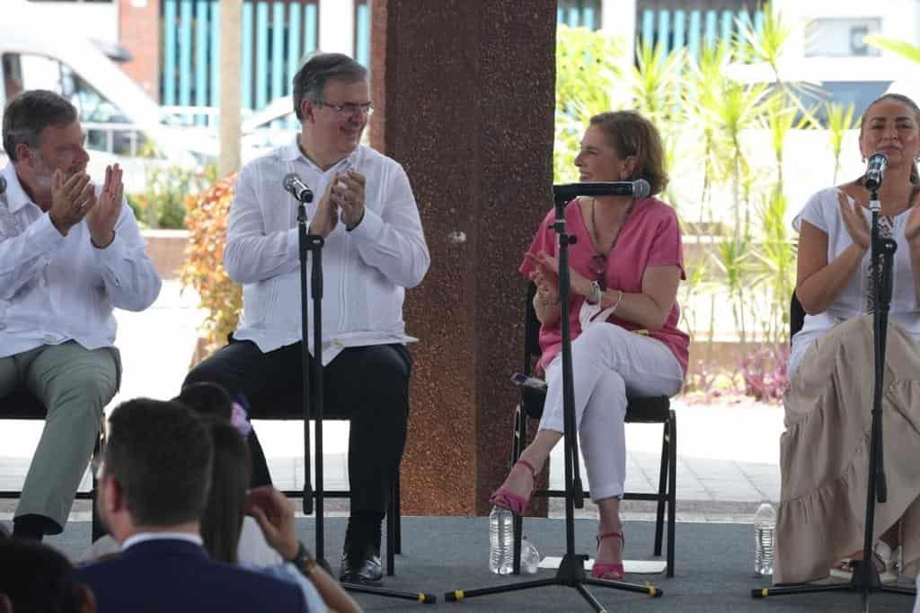 Participa Ebrard en Fandango por la Lectura con Beatriz Gutiérrez Müller