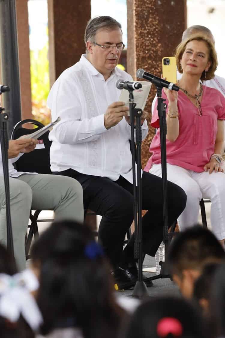 Participa Ebrard en Fandango por la Lectura con Beatriz Gutiérrez Müller