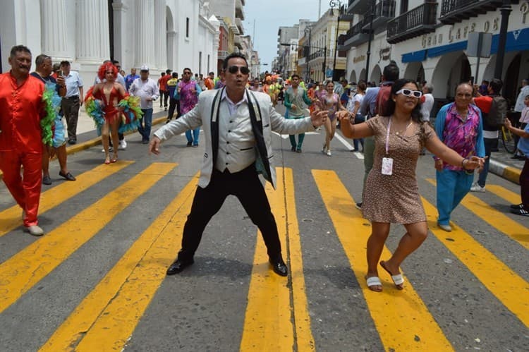 Se inscribe Julio César “El Cremax” para rey del Carnaval de Veracruz