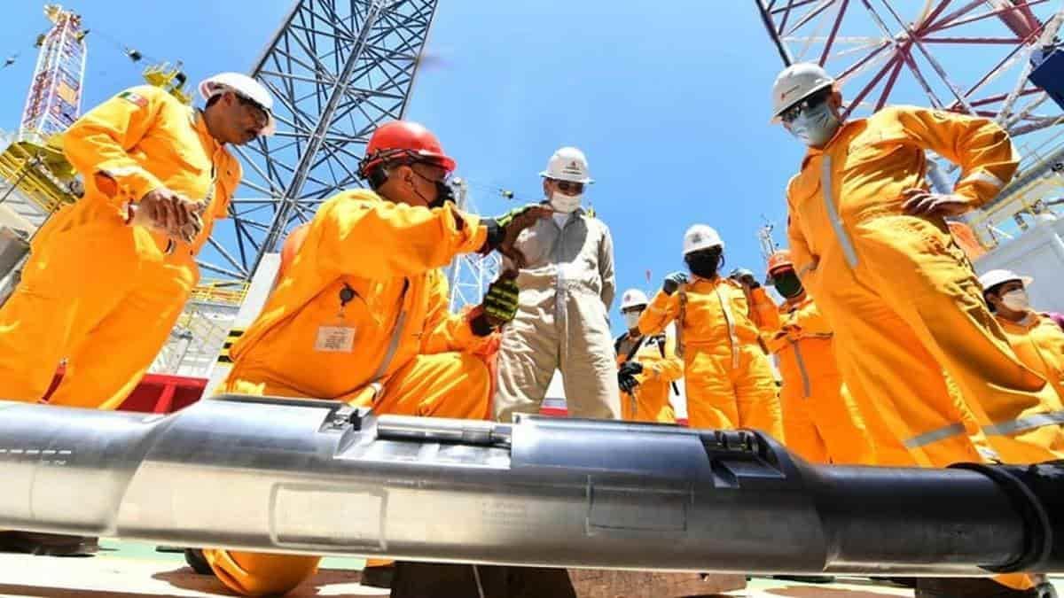 Suman 16 mil trabajadores de Pemex con base en gobierno de AMLO