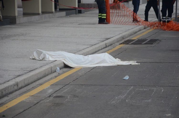 Muere tras lanzarse de planta alta de hotel en Boca del Río (+Video)