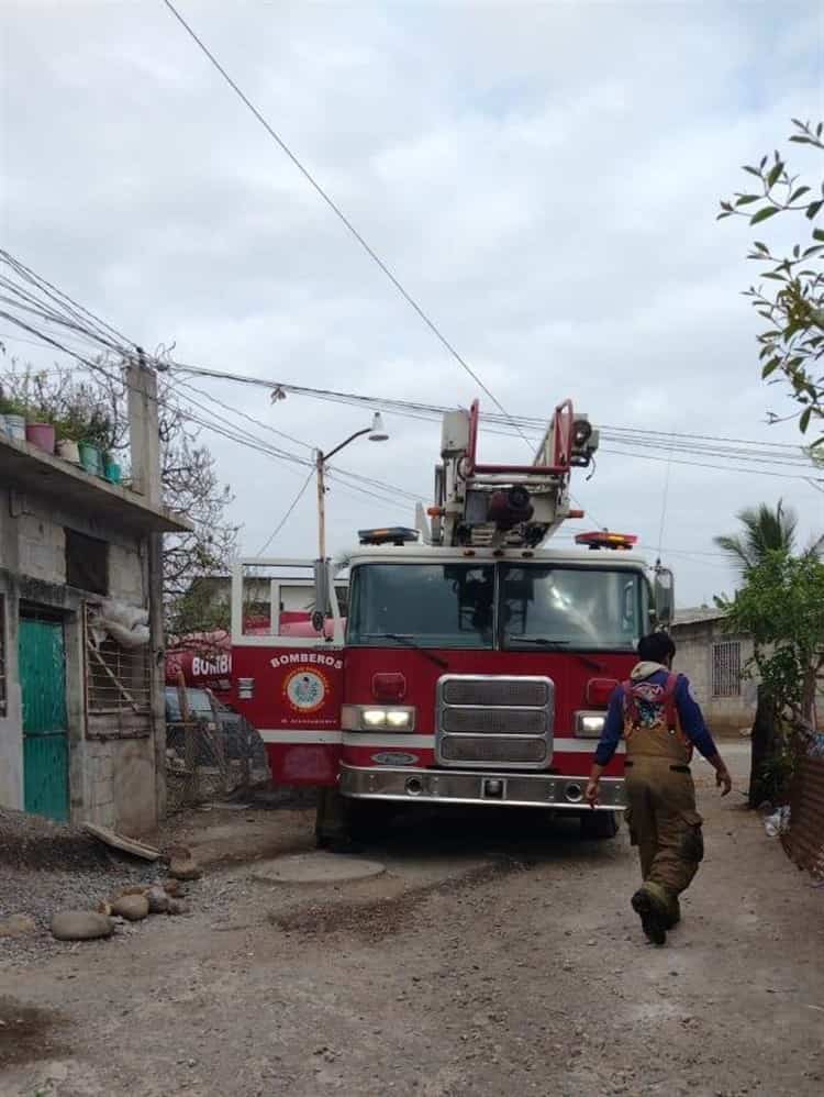 Hombre prende fuego a colchones dentro de su casa en Puente Nacional, en Veracruz