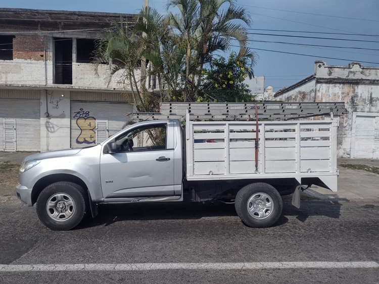 Camioneta embiste a motociclista en el puente de Cuauhtémoc, en Veracruz