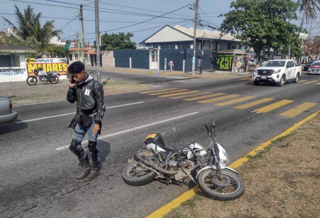 Camioneta embiste a motociclista en el puente de Cuauhtémoc, en Veracruz