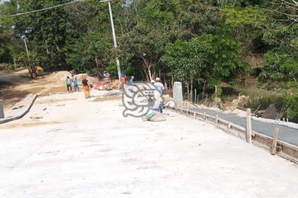 Casi listo, puente en área rural de Minatitlán