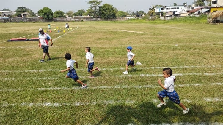 Motivan a niños a practicar deporte; Realizan mini Olimpiada