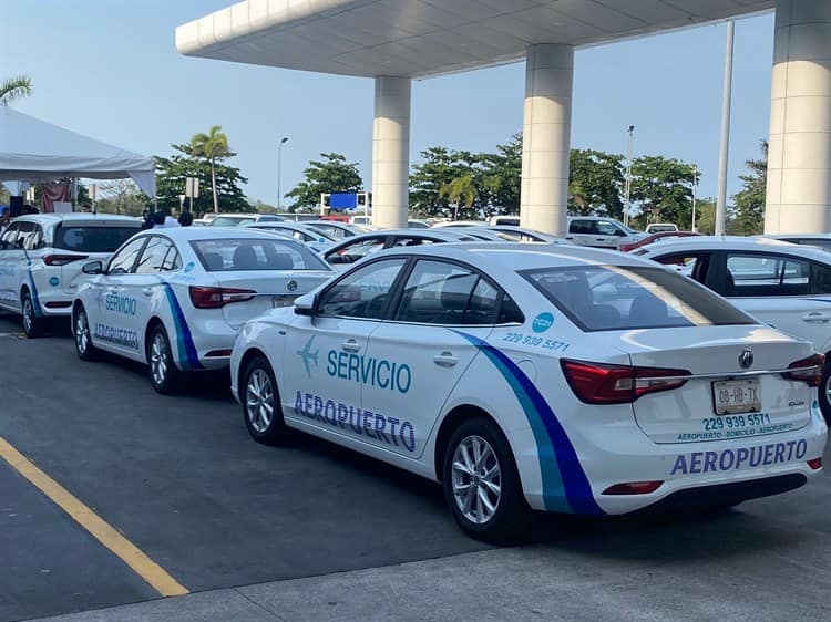 Renuevan parque vehicular de servicio de taxis ADO-Aeropuerto de Veracruz