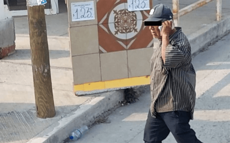 Graban a acosador en transporte público de Veracruz; simula estar hablando por teléfono (+Video)