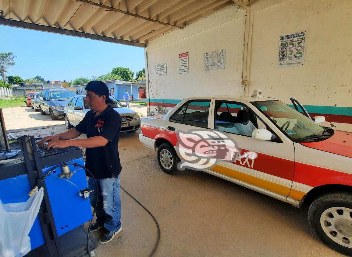 Verificentros de Agua Dulce y Las Choapas, no contaban con engomados