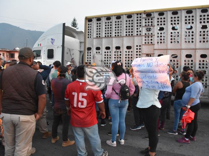 Bloquean la autopista Puebla-Orizaba, exigen la aparición de Marco Antonio (+Video)