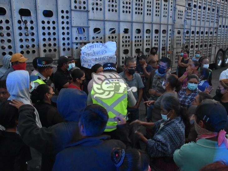 Bloquean la autopista Puebla-Orizaba, exigen la aparición de Marco Antonio (+Video)