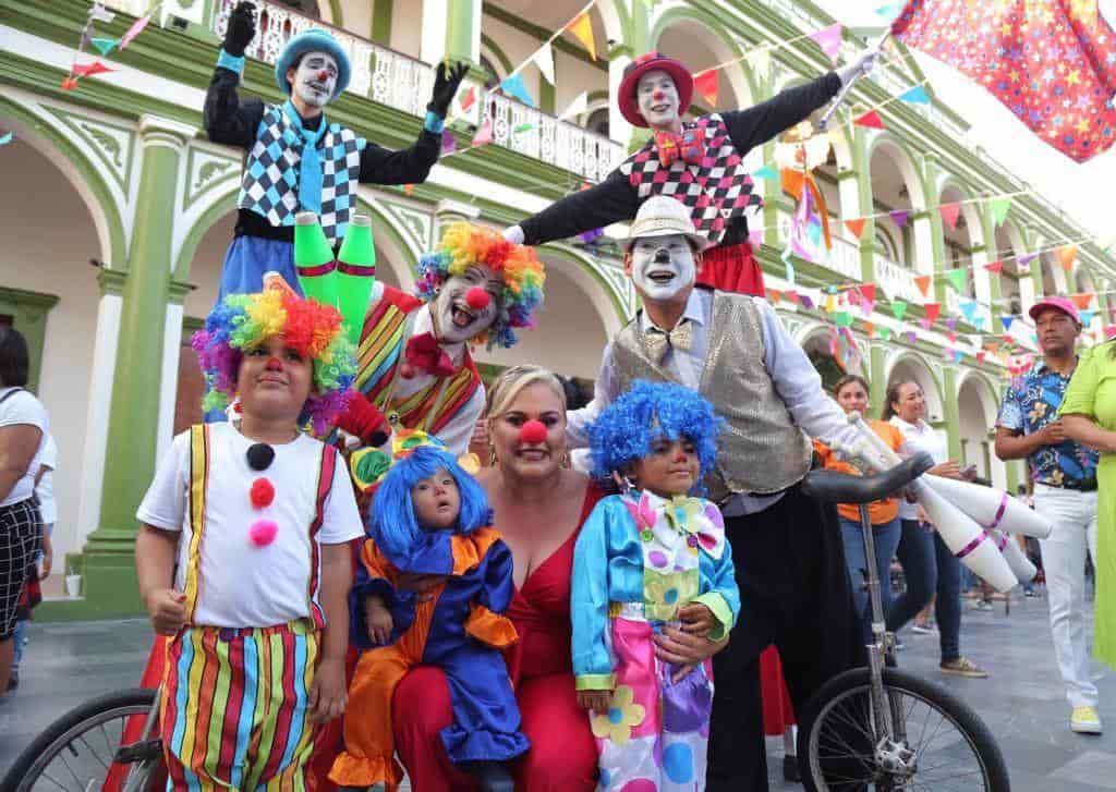 Cientos de niñas y niños celebran su día en Alvarado