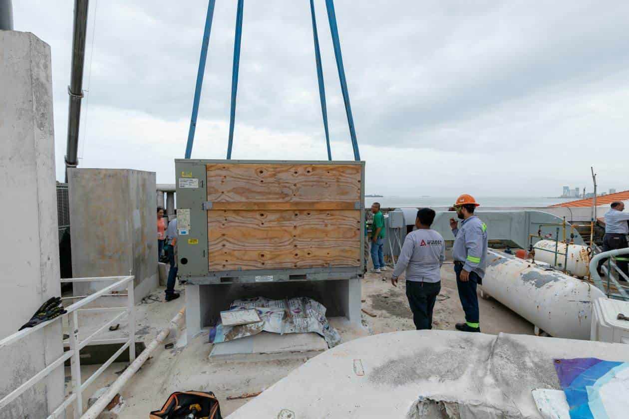 Adquiere Aquarium del Puerto de Veracruz máquina para generar agua helada y aire acondicionado