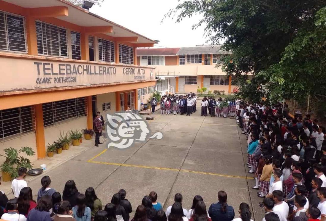 Movilización en telebachillerato de Cosoleacaque por supuesta amenaza de ataque armado