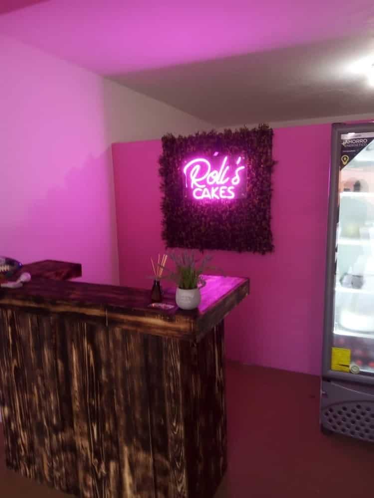 Le apuestan a Coatza; abrió sus puertas pastelería Rolis Cakes