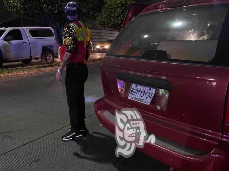 ¡Impruedente!, Conductor en estado de ebriedad provoca carambola frente a escuela (+Video)