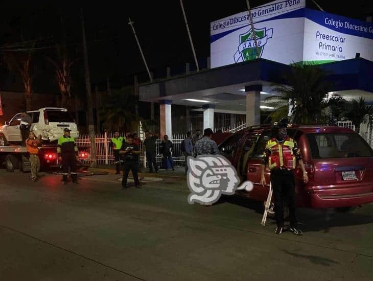 ¡Impruedente!, Conductor en estado de ebriedad provoca carambola frente a escuela (+Video)