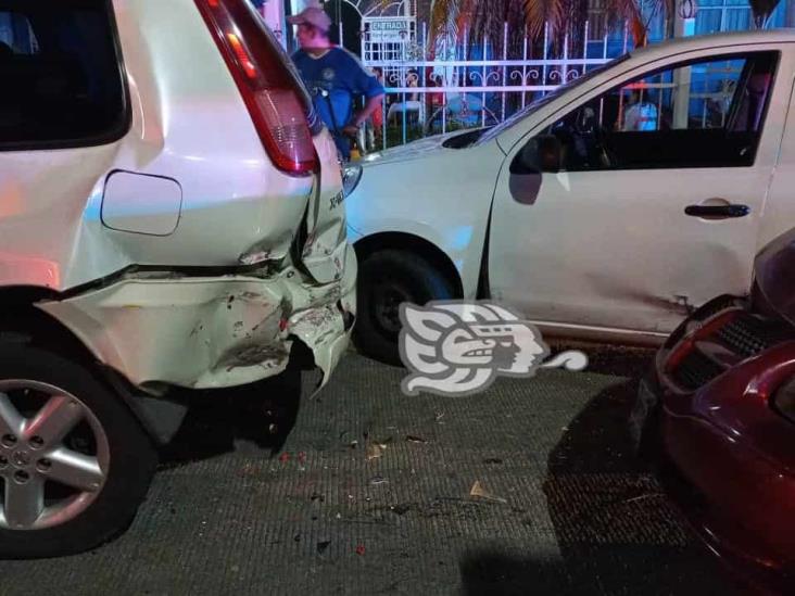 ¡Impruedente!, Conductor en estado de ebriedad provoca carambola frente a escuela (+Video)