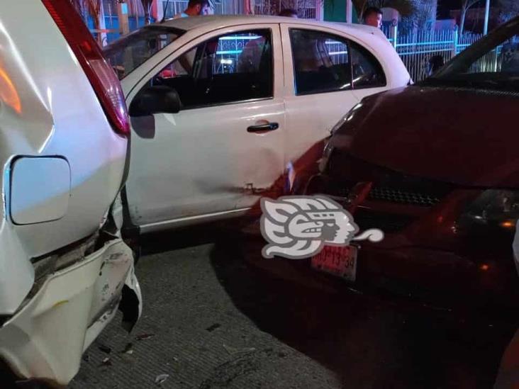 ¡Impruedente!, Conductor en estado de ebriedad provoca carambola frente a escuela (+Video)