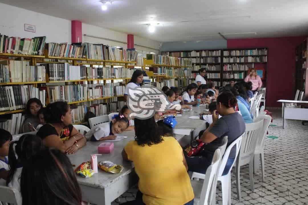 Niños de preescolar realizan visita guiada a biblioteca