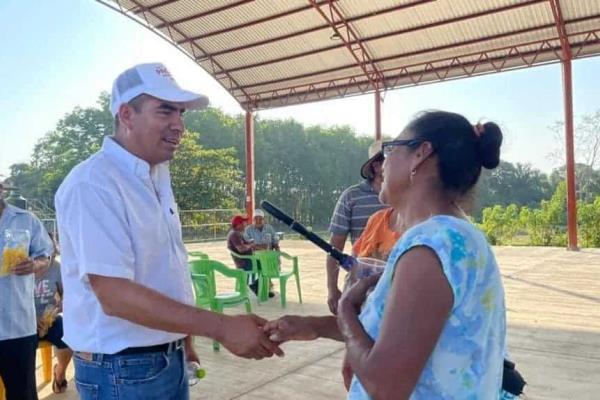 Apenas con un mes en el cargo, renuncia titular de CAEV en Acayucan