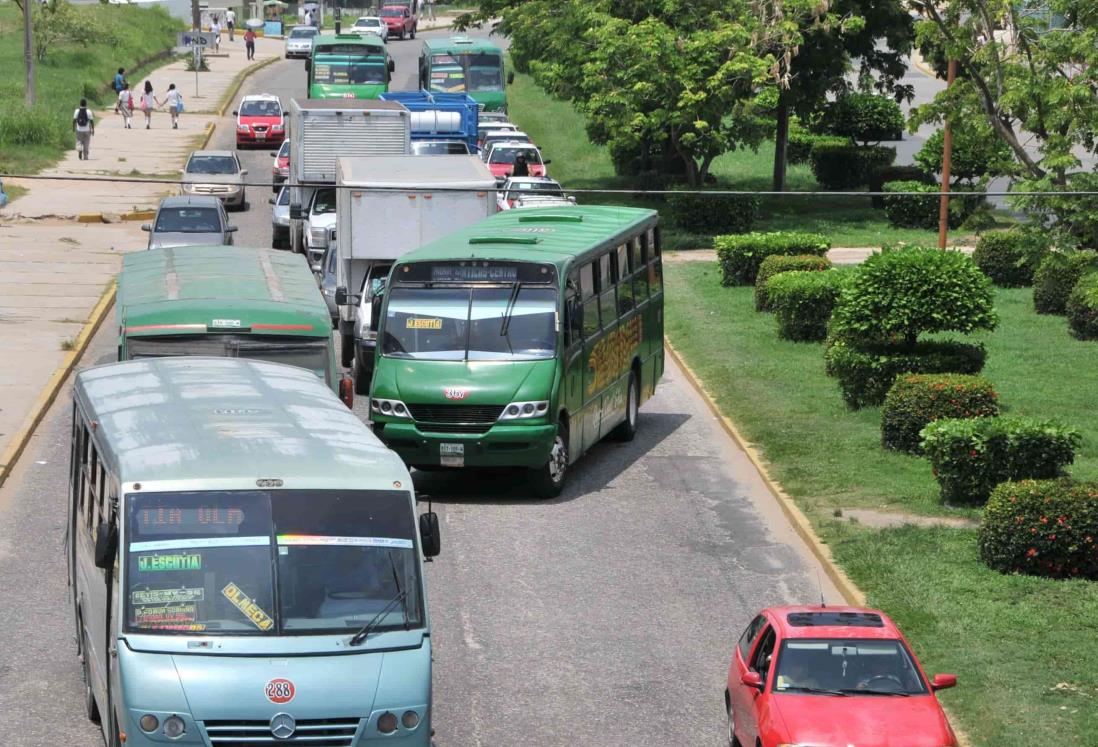 Le roban a obrero en camión urbano de Coatzacoalcos