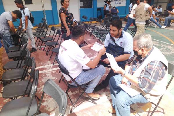 Entregan a estudiantes del Cetmar Veracruz becas Benito Juárez