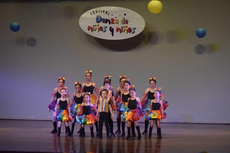 Pequeños veracruzanos celebran con diversas actividades artísticas el Día del Niño