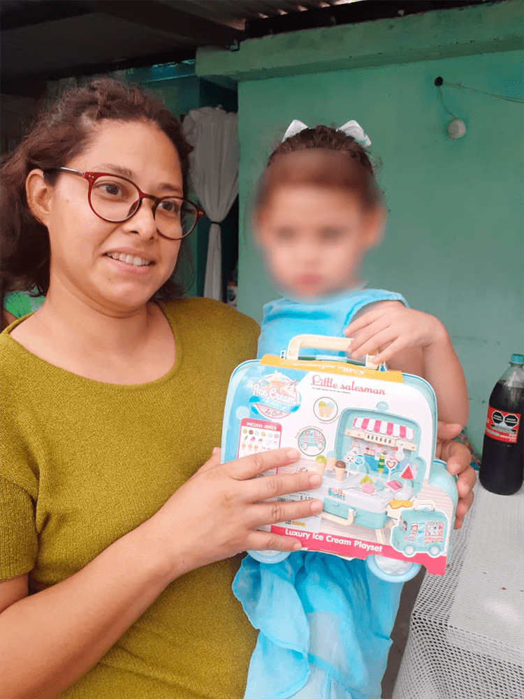 “Mechones de Esperanza” entrega juguetes a niños en Veracruz