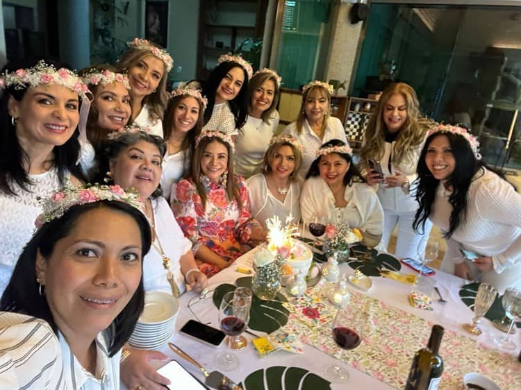 Mary Chung es celebrada por su cumpleaños