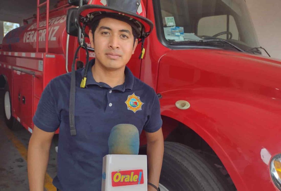 Eliel, soñó con ser bombero en Veracruz cuando un incendio le arrebató su casa de pequeño