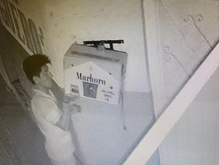 Vandalizan y asaltan dispensadora de cigarros en Juchique de Ferrer