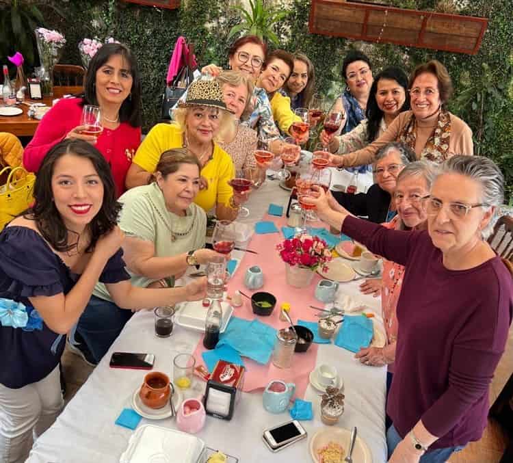 Rossy García Flores fue protagonista de un ameno baby shower