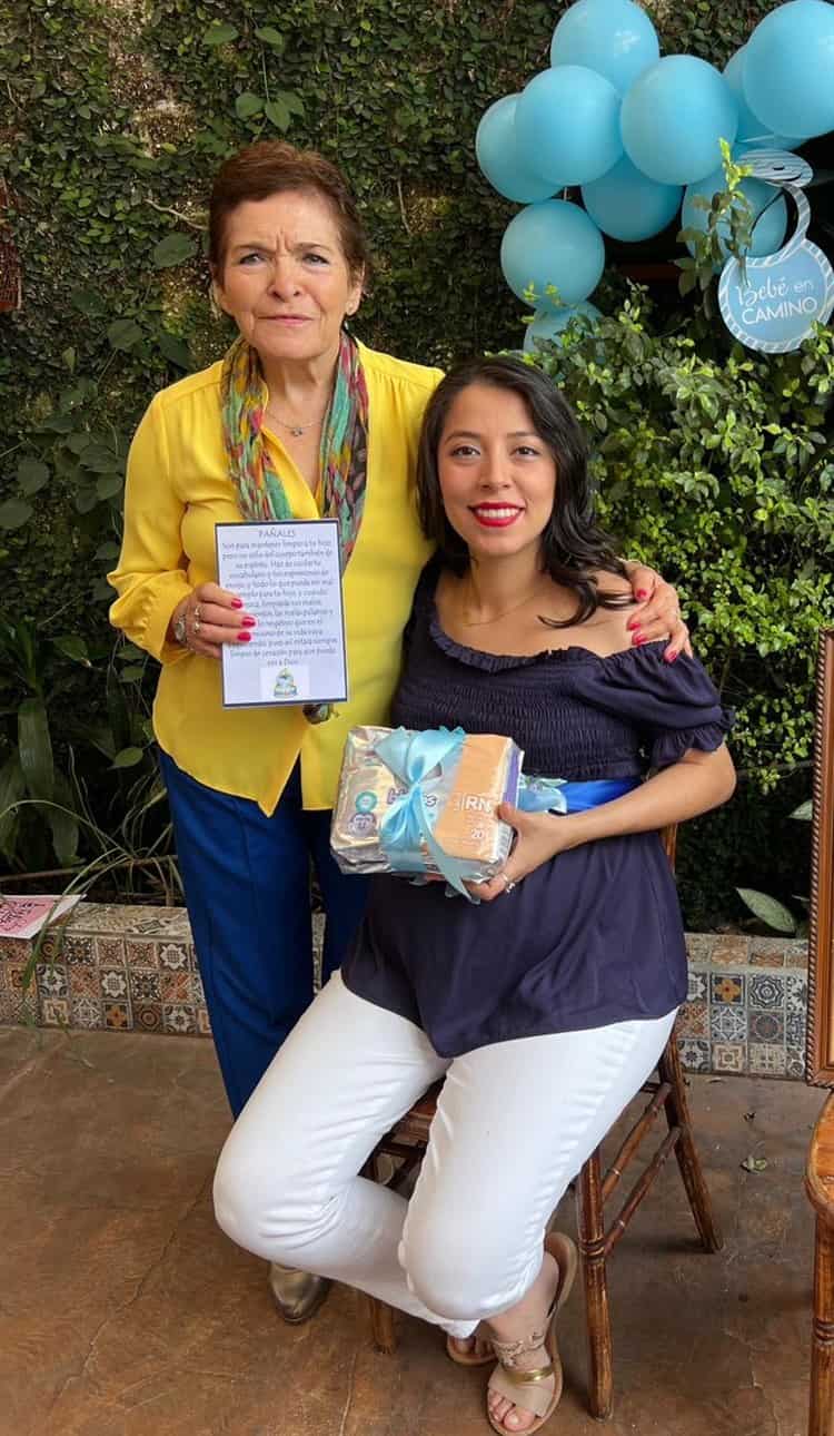 Rossy García Flores fue protagonista de un ameno baby shower