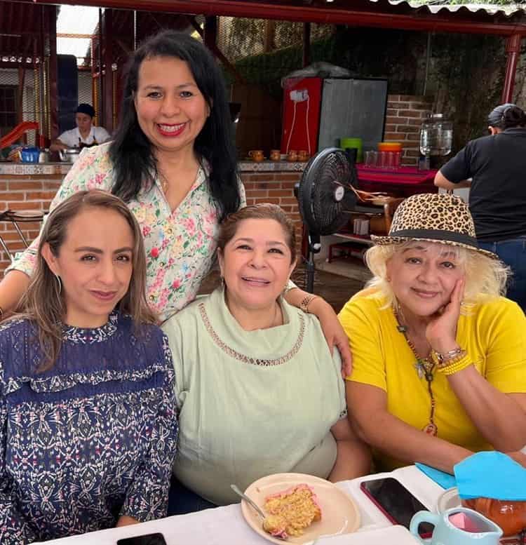 Rossy García Flores fue protagonista de un ameno baby shower