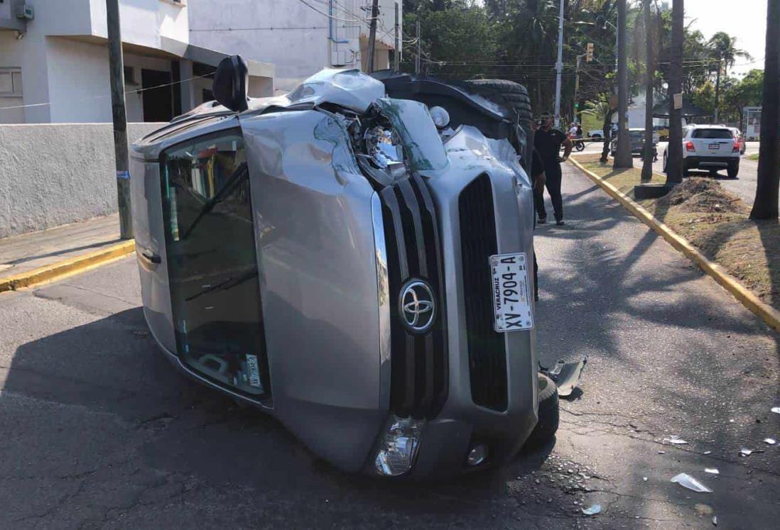 Se estrella contra transformador de CFE y deja sin luz a vecinos del Floresta