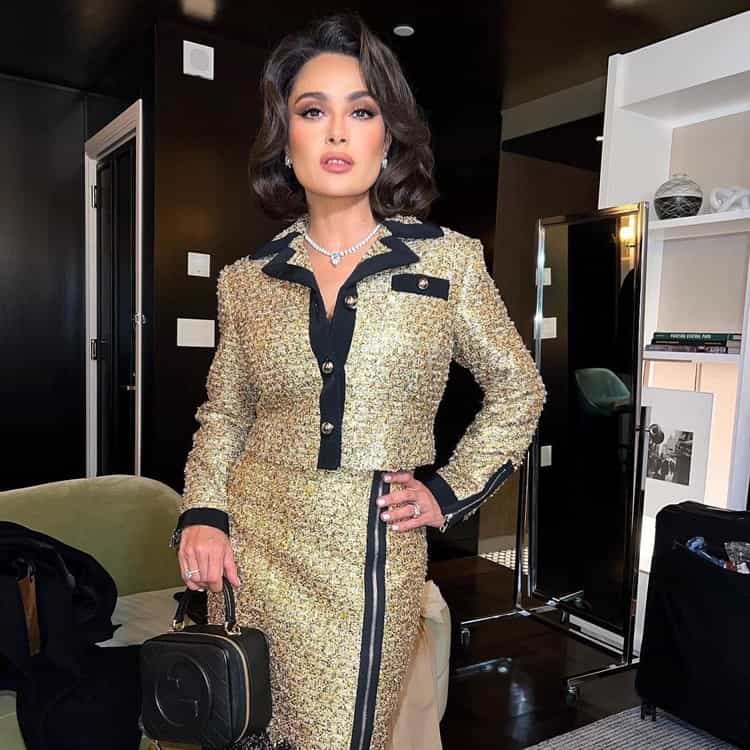 Salma Hayek luce fabuloso traje dorado estilo Hollywood clásico