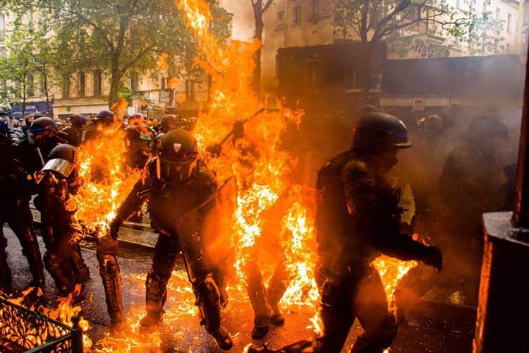 Marchas en Francia por el Dia del Trabajo terminan en enfrentamientos